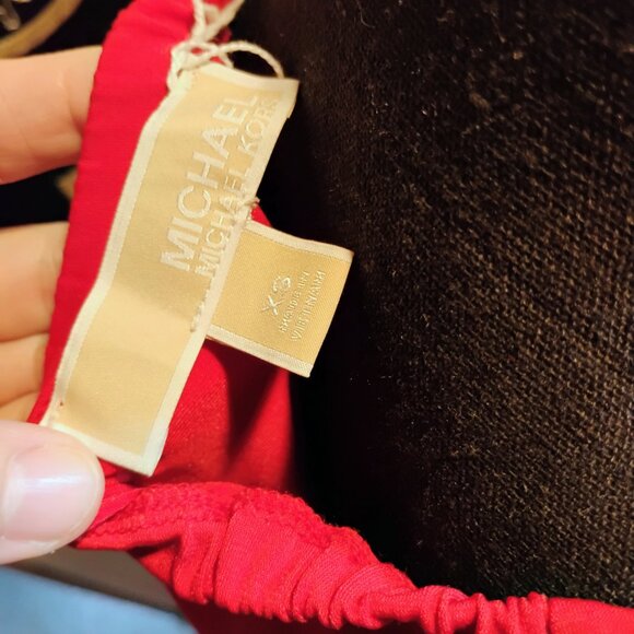 Michael Kors blouse with gold chin - Picture 6 of 6